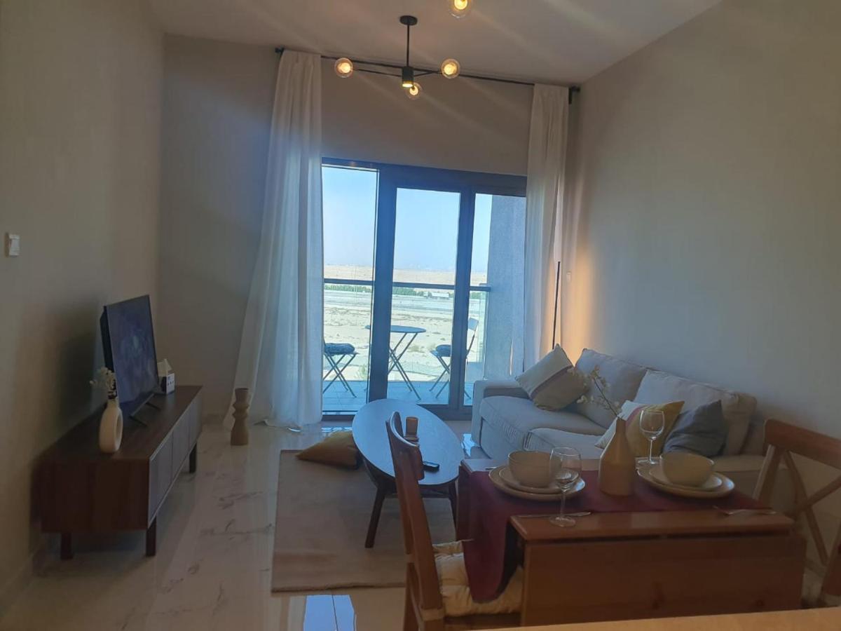 Cozy 1-Bedroom Apartment In Dubai South With Pool Dış mekan fotoğraf