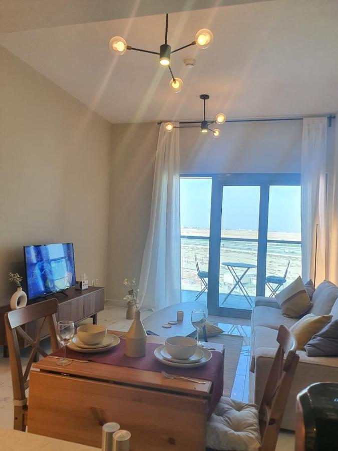 Cozy 1-Bedroom Apartment In Dubai South With Pool Dış mekan fotoğraf